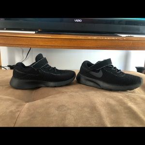 Good used condition size 9c boy black nike shoe